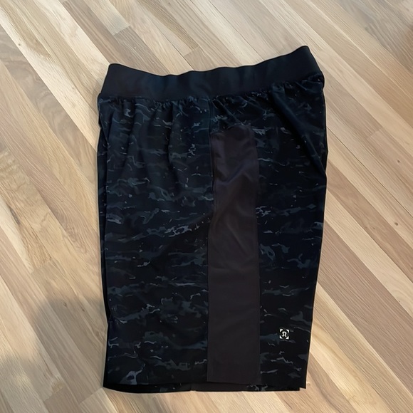 Lululemon Men’s Athletic Shorts - Picture 6 of 10